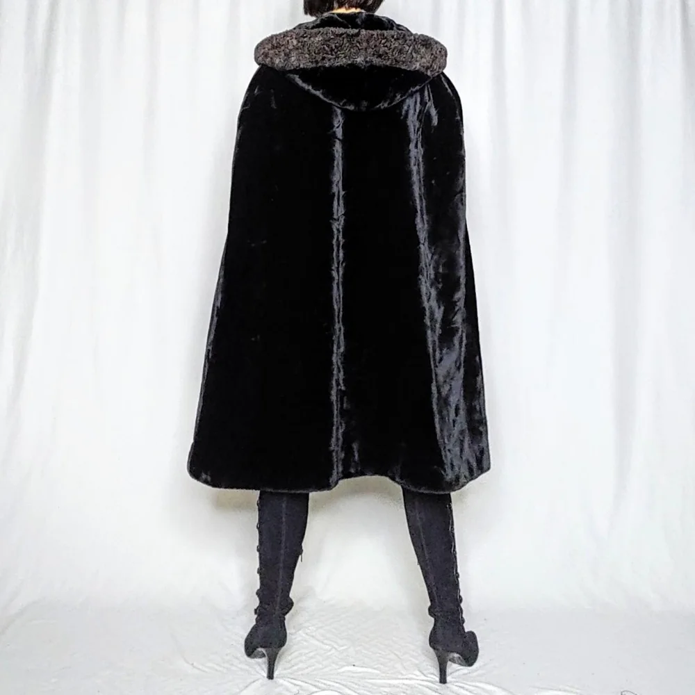 SOLD Vintage faux fur hooded cape coat - Picture 4 of 8
